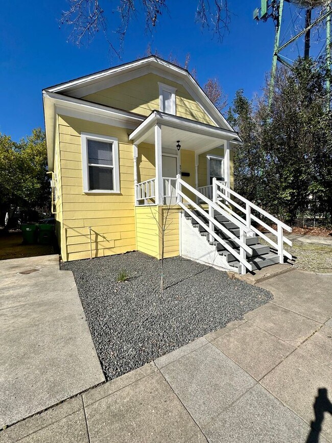 Building Photo - Reserve Now for June 2026! Great House in ...
