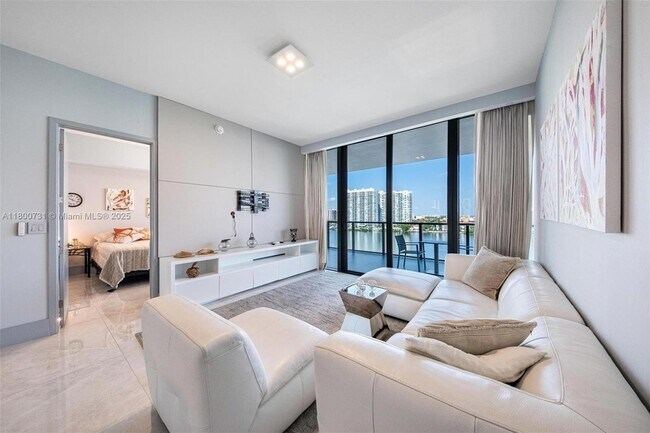 Building Photo - 5500 Island Estates Dr