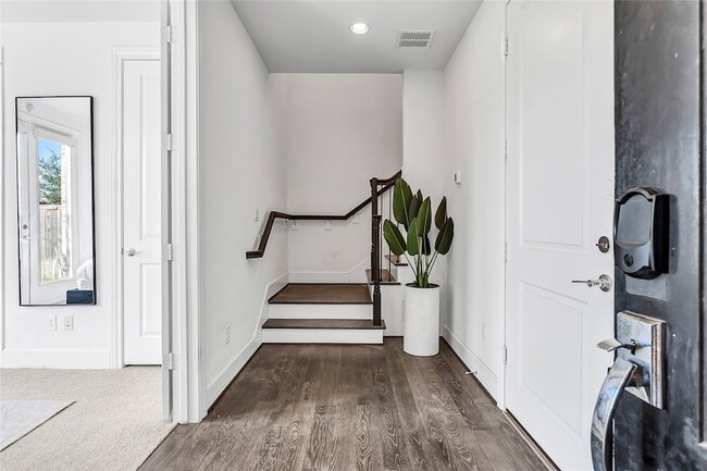 Building Photo - 4128 Willowbend Blvd