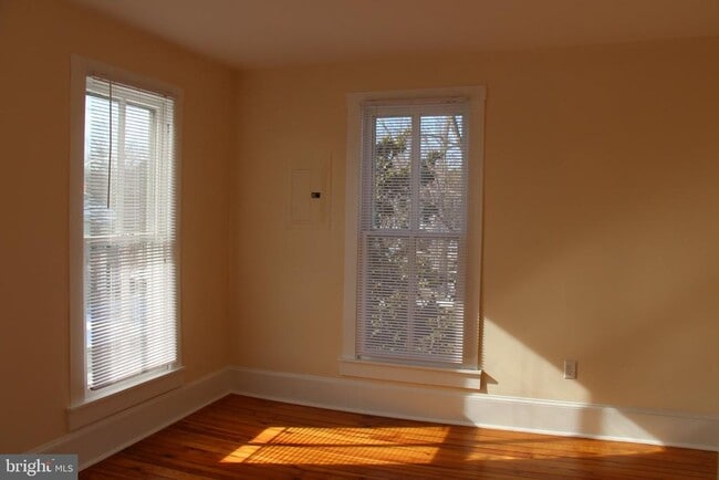 Building Photo - 205 Railroad Ave