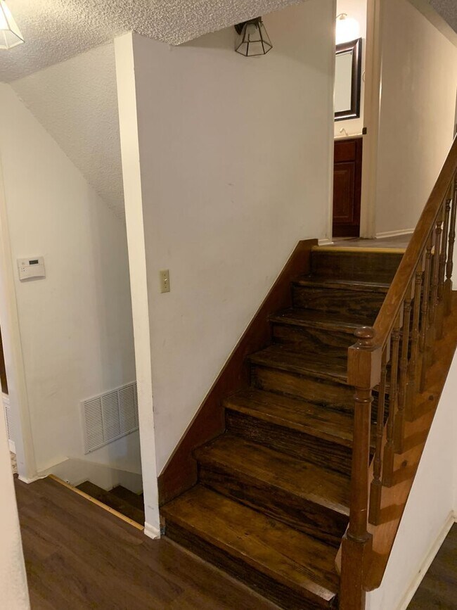 Building Photo - 9100 Tourney St