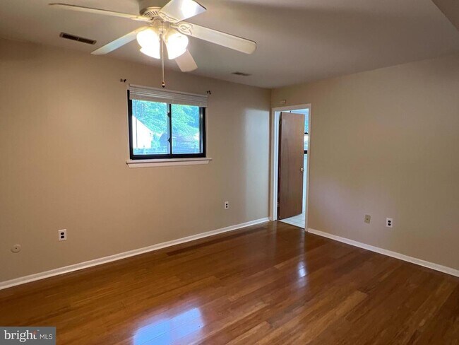 Building Photo - 101 Fantasia Dr