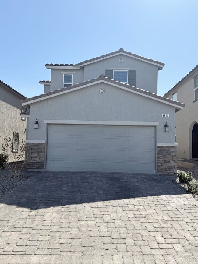 Building Photo - Beautiful two-story single-family house