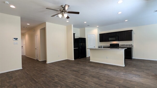 Building Photo - 568 Rd 5138