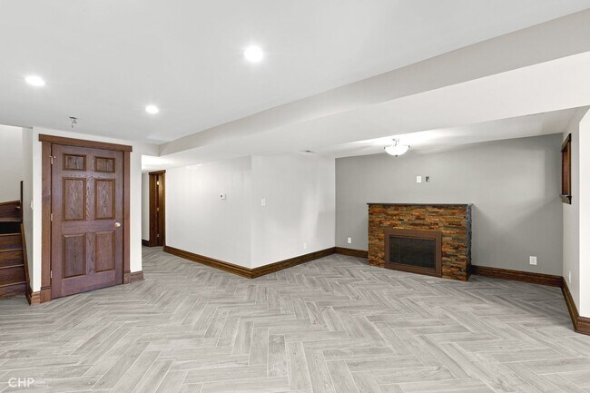 Building Photo - 5859 N Magnolia Ave