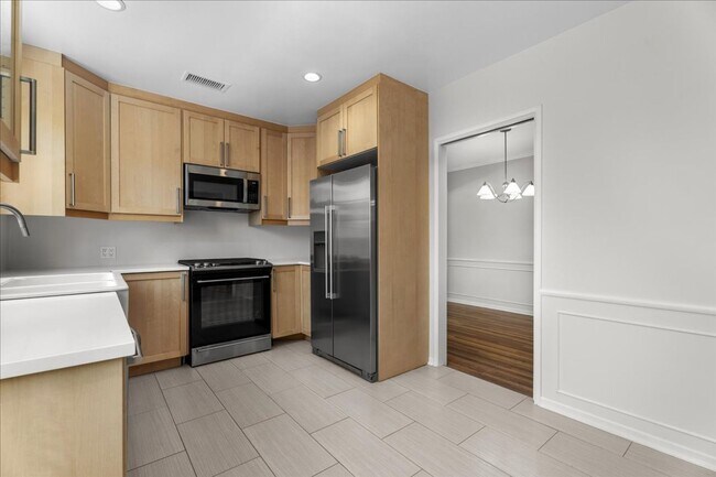 Building Photo - Charming Updated 2-Bedroom Van Nuys Home w...