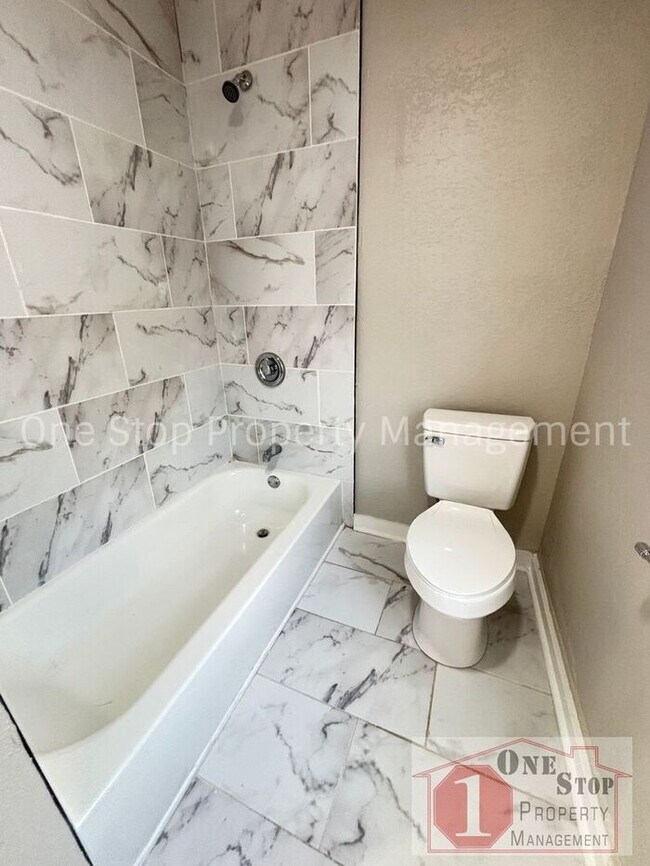 Building Photo - Beautiful 3 Bedroom 2 Bathroom in Kansas C...