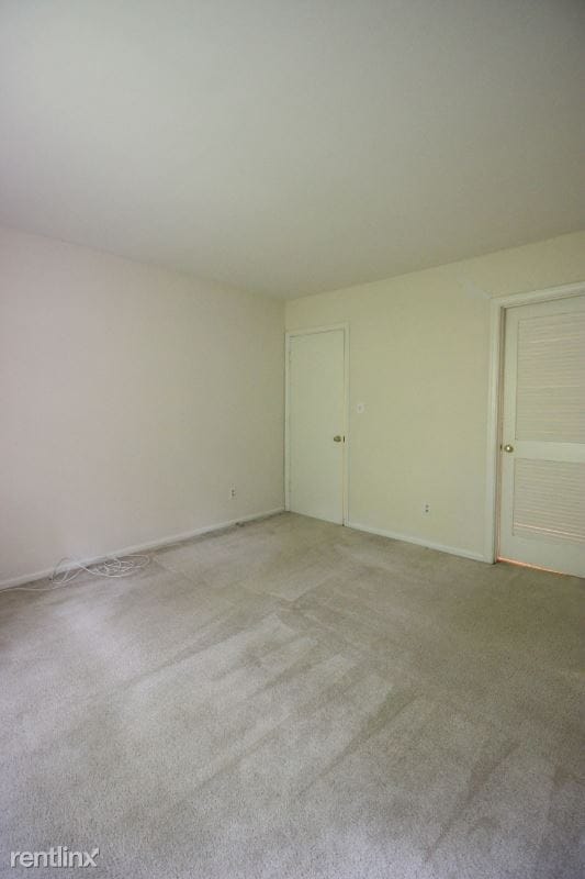 Building Photo - 5907 Noblestown Rd