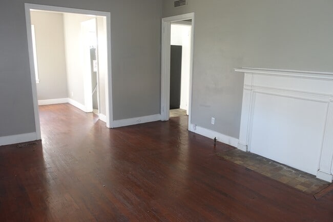 Building Photo - 831 4th Ct W