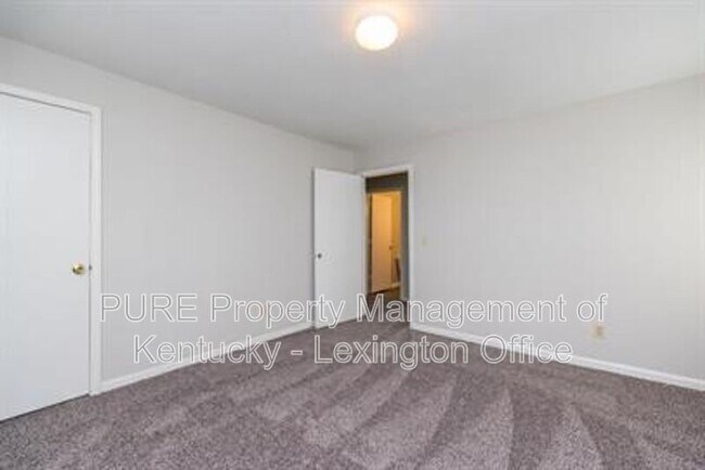 Building Photo - 3 Dogwood Ln