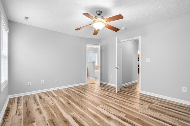 Building Photo - 1626 Autumn Dr