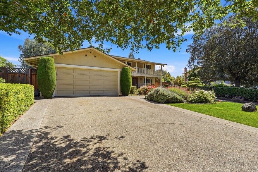 Building Photo - 12456 Newport Ct