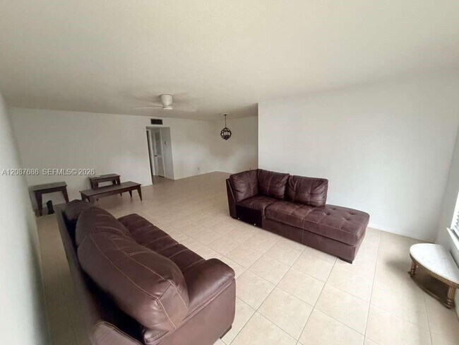Building Photo - 557 High Point Dr