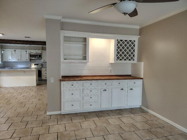 Building Photo - 2823 Whitman Dr