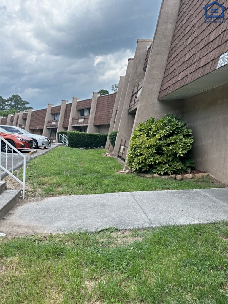 Building Photo - 915 S Seminole Dr