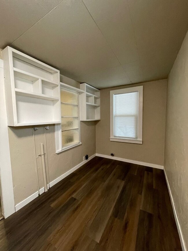 Building Photo - Charming Newly Remodeled 2 Bed/ 1 Bathroom Home!