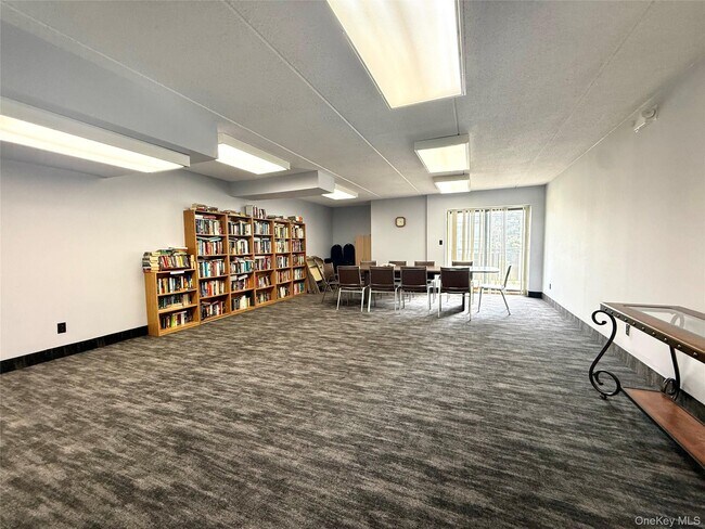 Building Photo - 175 Maple Ave