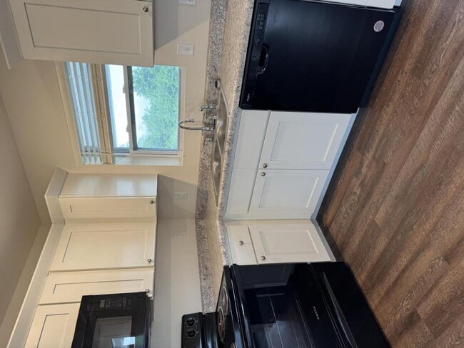 Building Photo - 241 cedar cove lane
