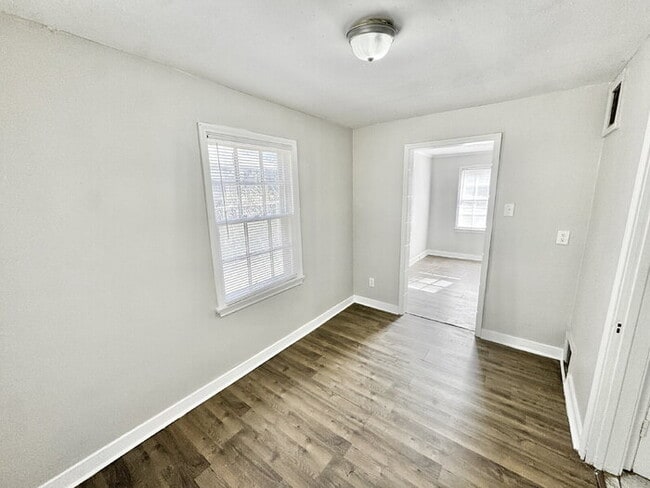 Building Photo - 2736 Dunn Ave