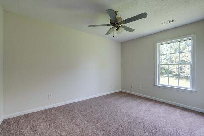 Building Photo - 567 Seays Crest Dr