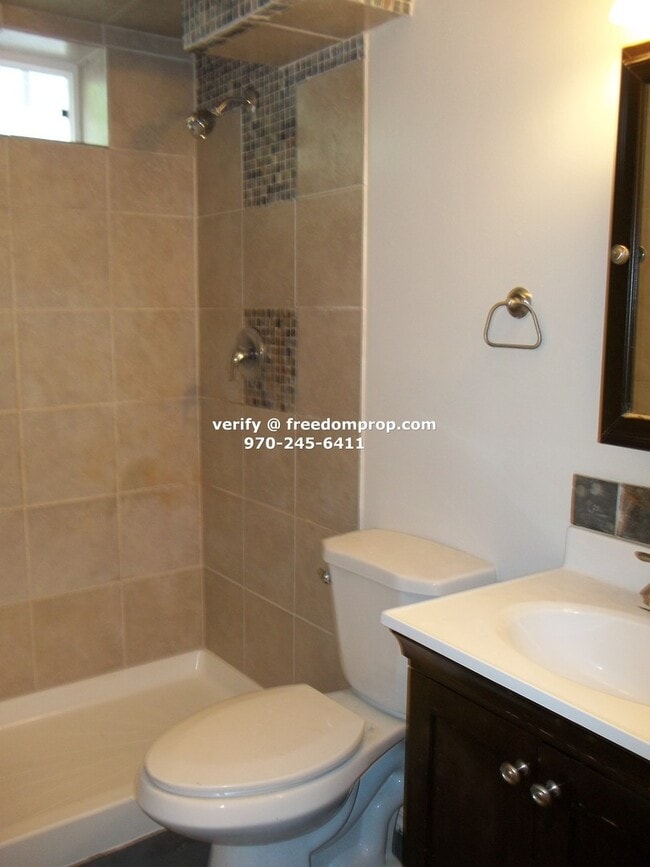 Building Photo - Larger House Near CMU - College Students Welcome - Watch Video Tour