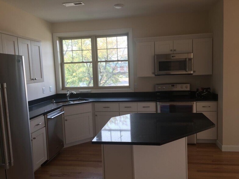 Quartz Counters and Stainless appliances - 2500 Muscatine Ave