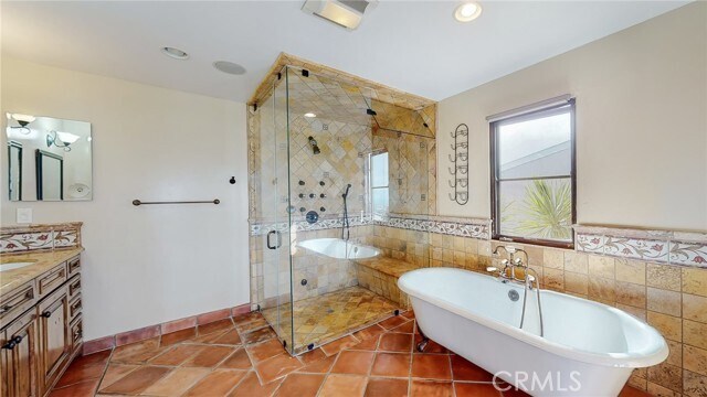 Building Photo - 227 Pso De Granada