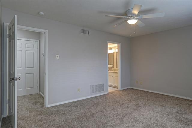 Building Photo - 9910 Royal Ln
