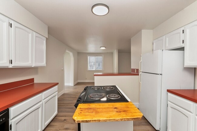 Building Photo - 3 Bedroom 1 Bathroom home in the North End