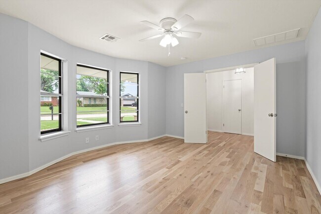 Building Photo - Modern Details and Interiors to a sought-a...