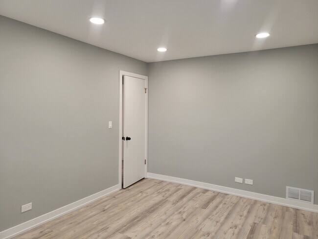 Building Photo - 1001 E Callero Cir