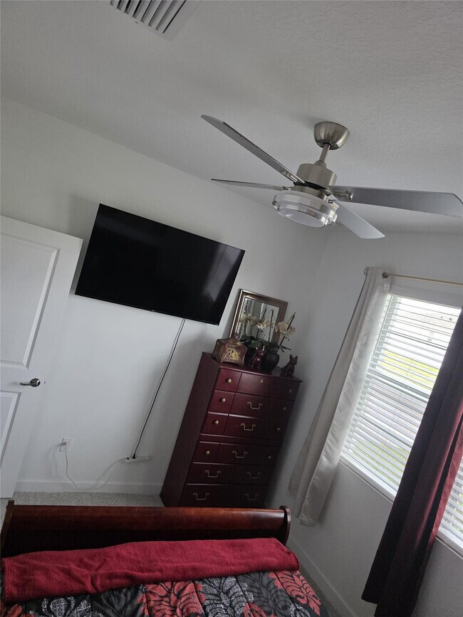 Building Photo - 10495 SW Orana Dr