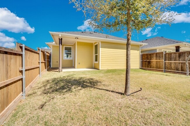 Building Photo - 500 Woodside Trl