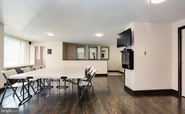 Building Photo - 1111 Arlington Blvd