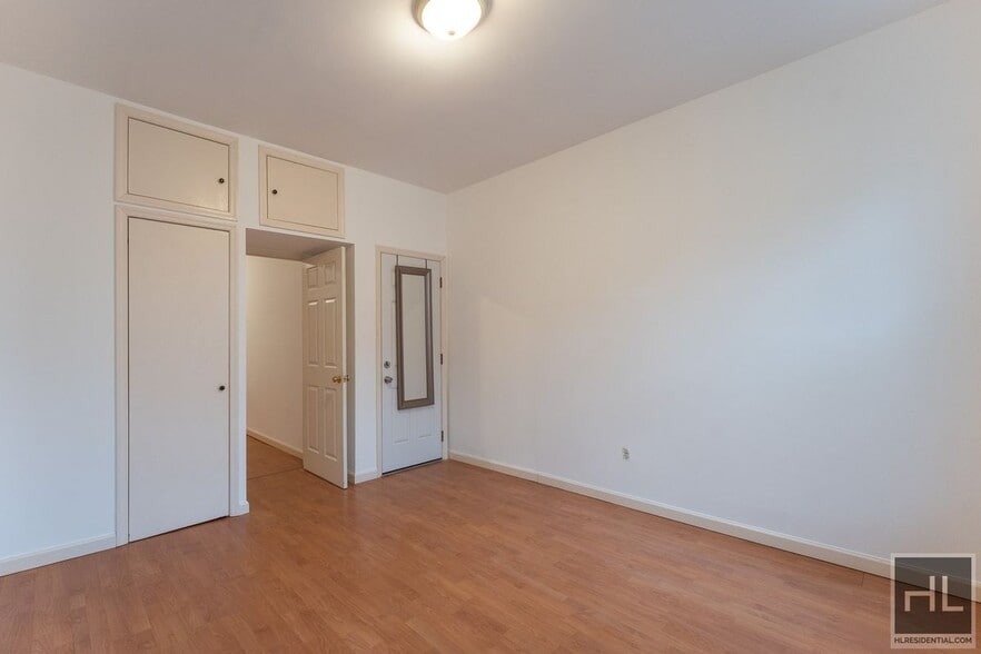 Building Photo - 41 STREET