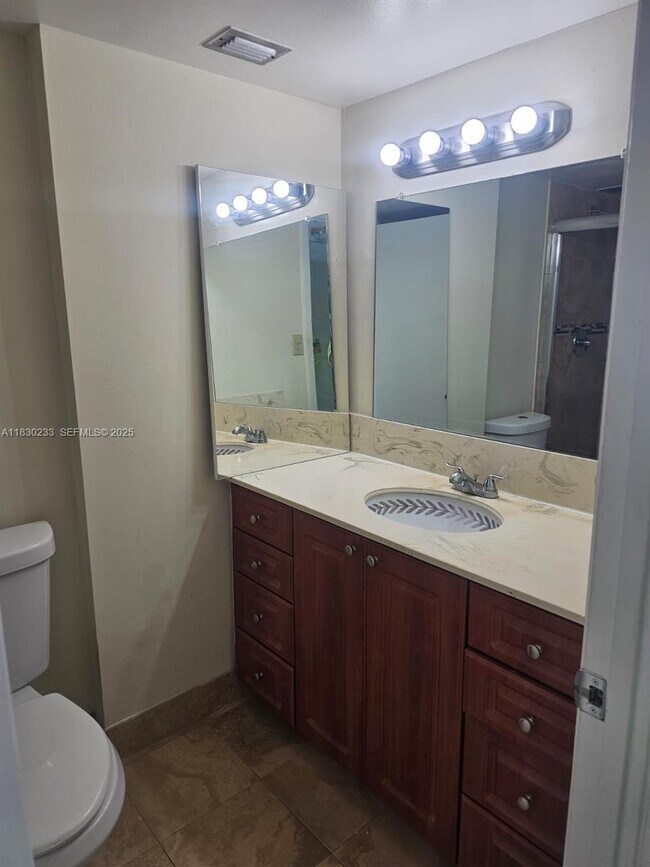 Building Photo - 18011 Biscayne Blvd