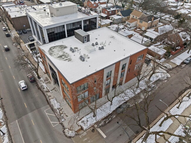 Building Photo - 6246 N Pulaski Rd