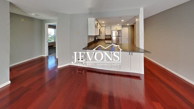 Building Photo - Stunning property in the heart of Seattle!