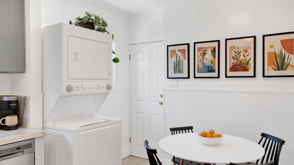 Building Photo - 724 Gramercy Dr