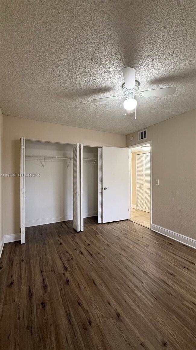 Building Photo - 1500 Lake Crystal Dr