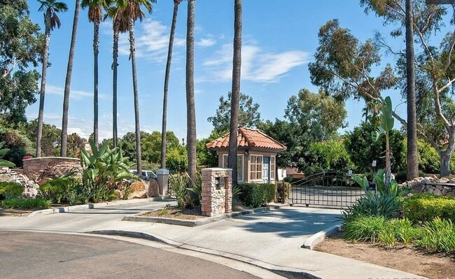 Building Photo - Resort-Style 2BR/2BA First-Floor Condo in Gated Lucera Community Near UTC