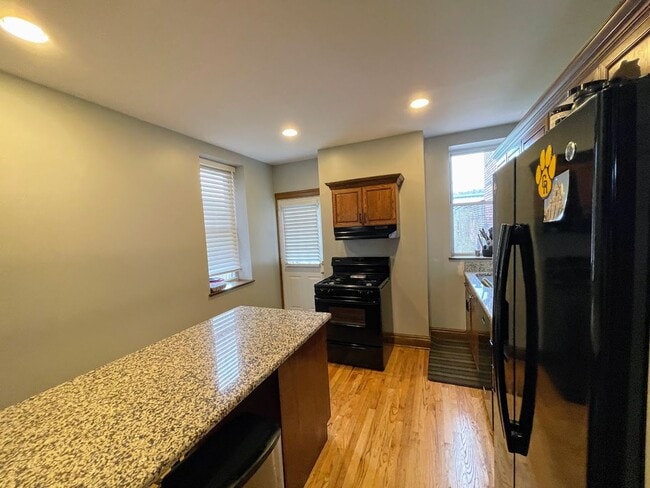 Building Photo - Huge 3 bed 2.5 bath - Southside flats, laundry, central air, private yard, off street parking