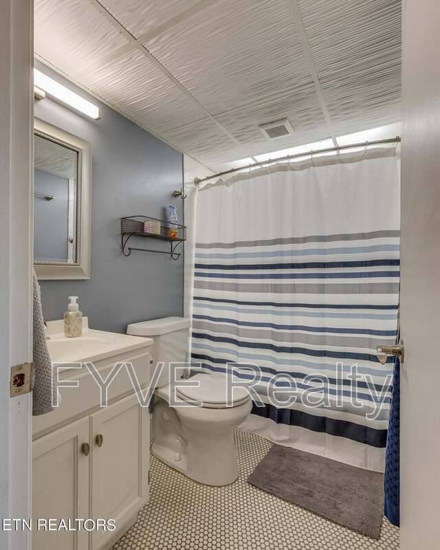 Building Photo - 2718 Painter Ave SW