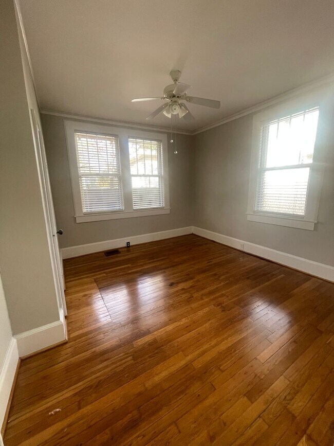 Building Photo - Brick 3 Bedroom Bungalow Available Now!