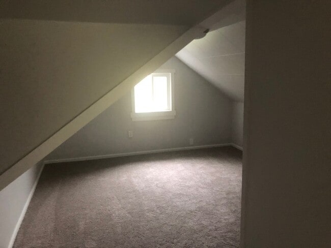 Building Photo - BEAUTIFUL TWO BEDROOM CHARMER LOCATED IN LONGVIEW