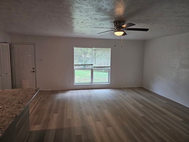 Building Photo - 524 Oldbridge Dr