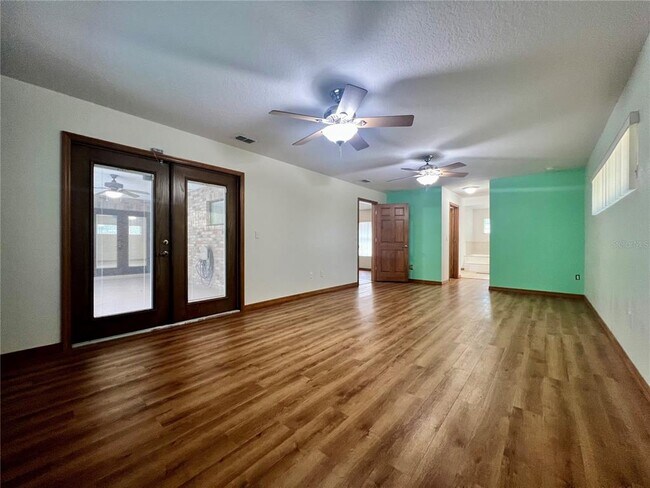 Building Photo - 1156 S Carpenter Ave