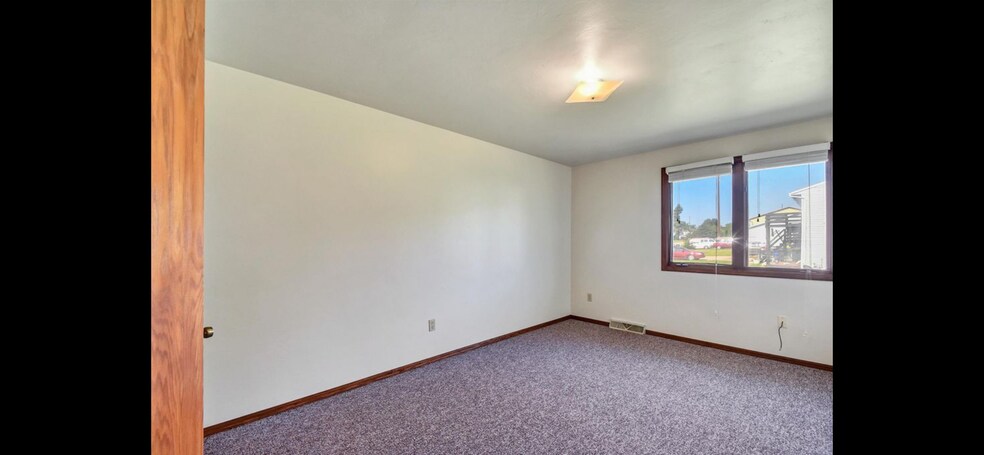 Building Photo - 656 Menlo Park Rd