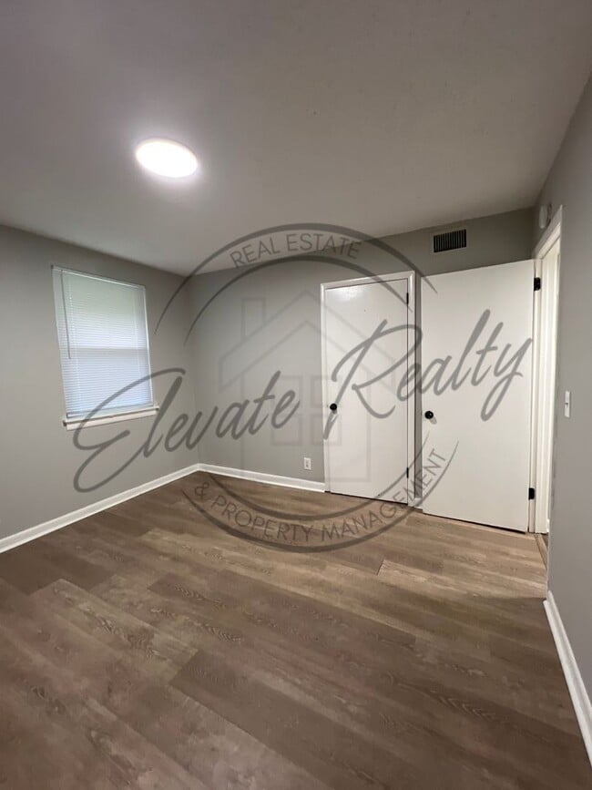 Building Photo - Renovated Two Bedroom Ranch Duplex in Vill...