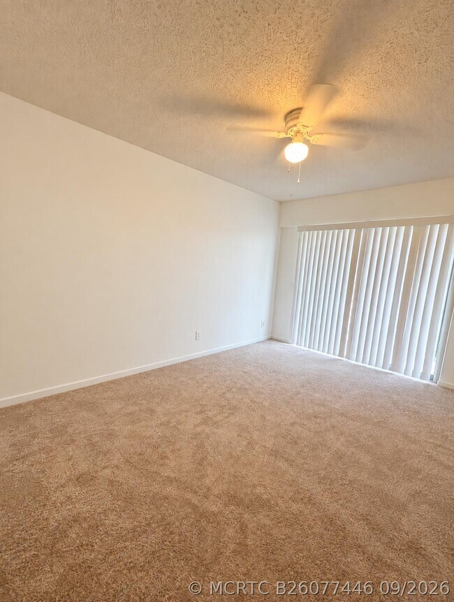 Building Photo - 164 Mansfield D